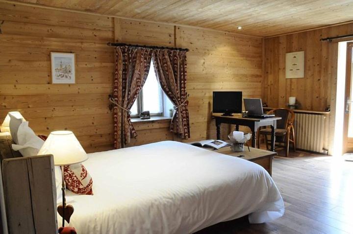La Ferme D Emilienne Bed & Breakfast Sallanches Oda fotoğraf